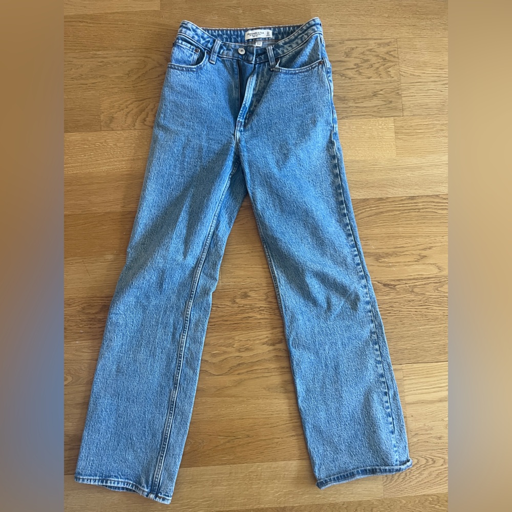 Abercrombie & Fitch 90s relaxed Jean high rise curve love